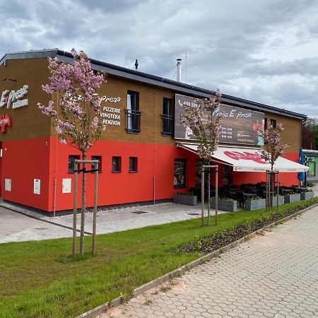 Penzion Kuzelna Hotell Trutnov Eksteriør bilde