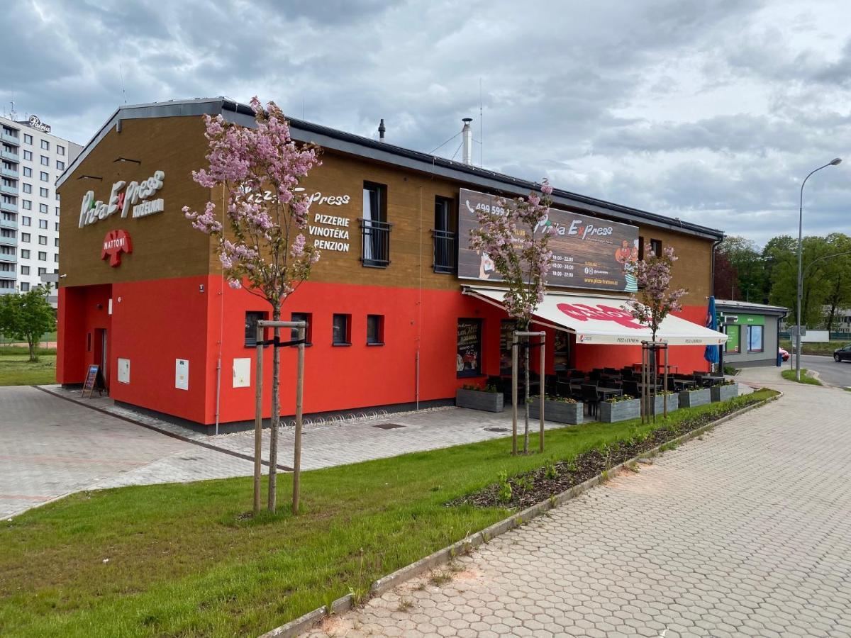 Penzion Kuzelna Hotell Trutnov Eksteriør bilde